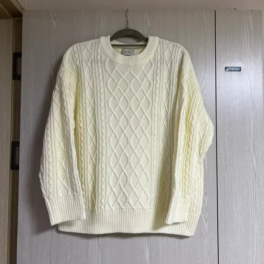[BUNJANG] Unisex Cable Knit Sweater / 케이블니트