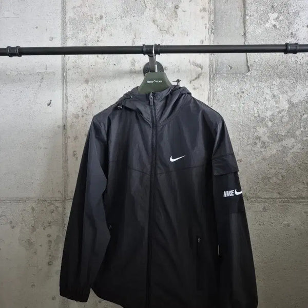 [BUNJANG] Nike Hooded Windbreaker Jacket Size M / 나이키 소매포켓  후드바람막이 M