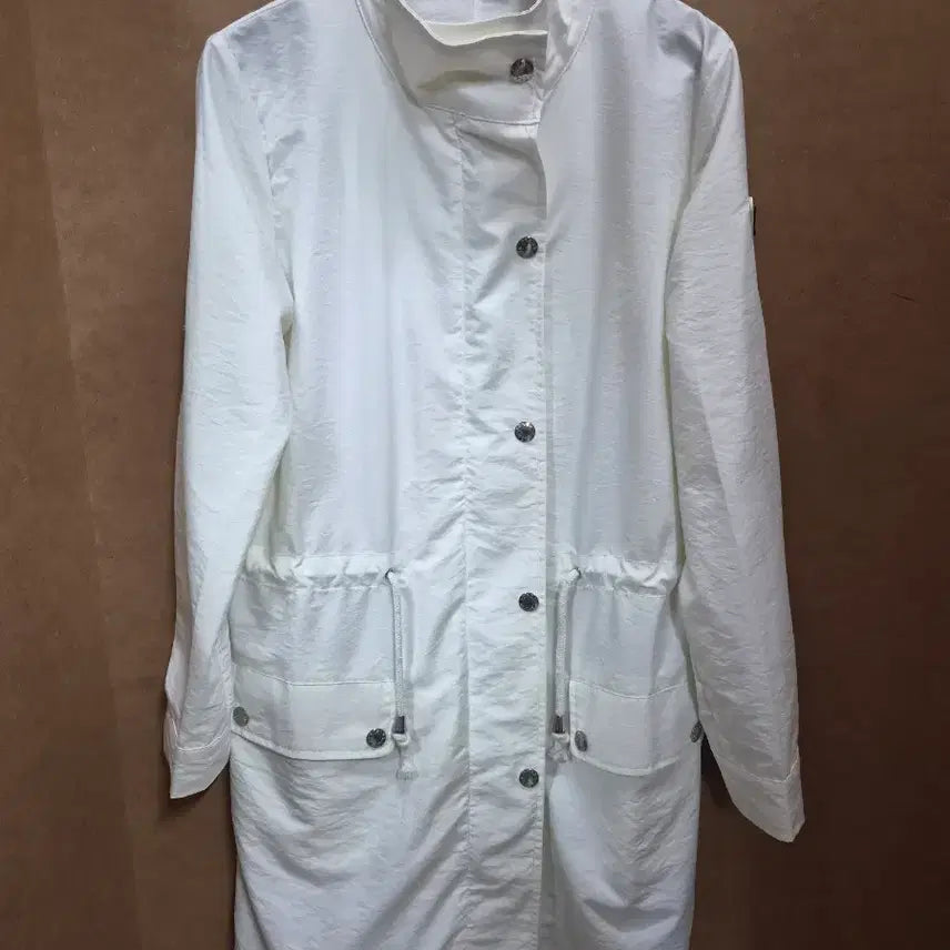 [BUNJANG] Prada Women's White Windbreaker / 프라다 여성 화이트 바람막이