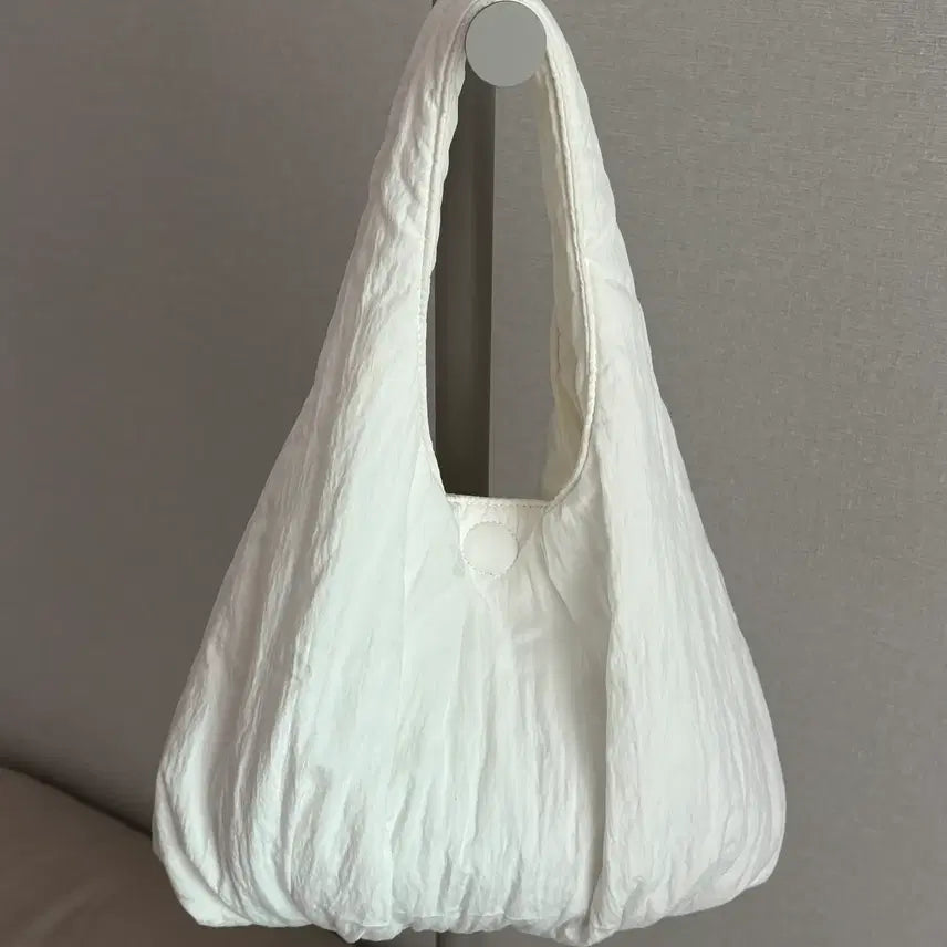 [BUNJANG] Amomento Padded Fluffy Bag White / 아모멘토 패디드 플러피백 가방 화이트
