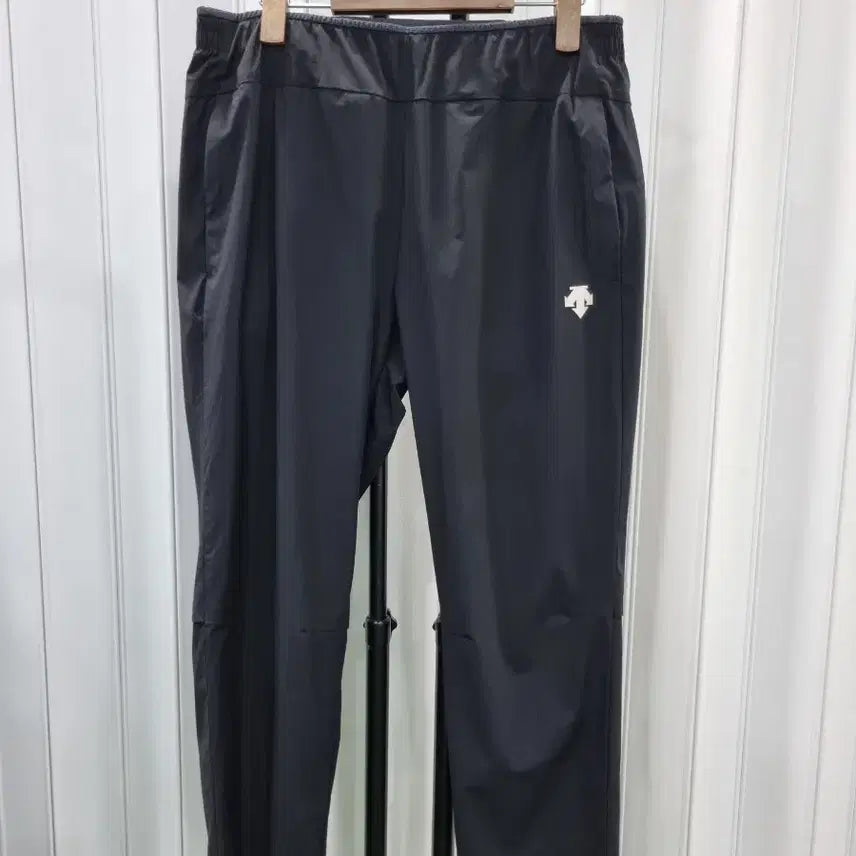 [BUNJANG] Descente Functional Training Pants Black Unisex / 데상트 기능성 트레이닝 바지 블랙 남여공용
