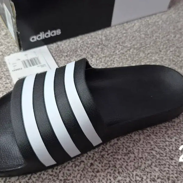 [BUNJANG] Adidas Slippers / 정품 매장판 아디다스 슬리퍼 /크록스소량 판매 23일까지
