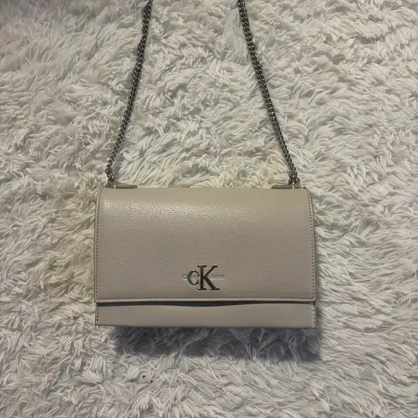 [BUNJANG] Calvin Klein Chain Shoulder Bag Beige / 캘빈클라인 체인 숄더백 베이지