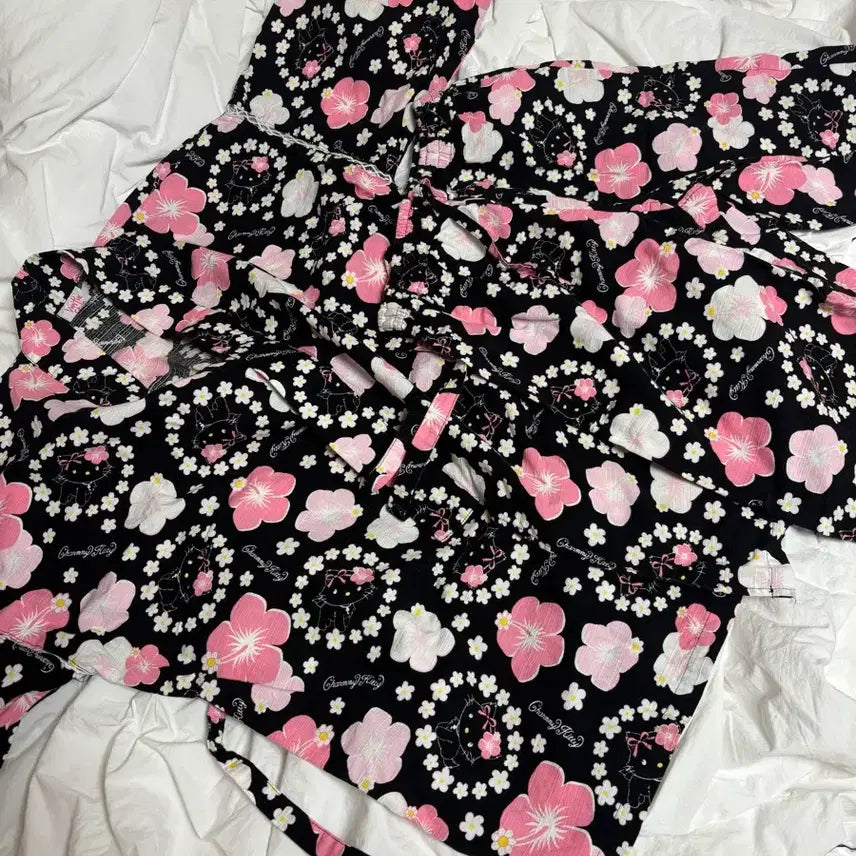 [BUNJANG] Sanrio Hello Kitty Hibiscus Yukata - Japan Vintage / 챠미키티 히비스커스 유카타 재팬 빈티지 초레어