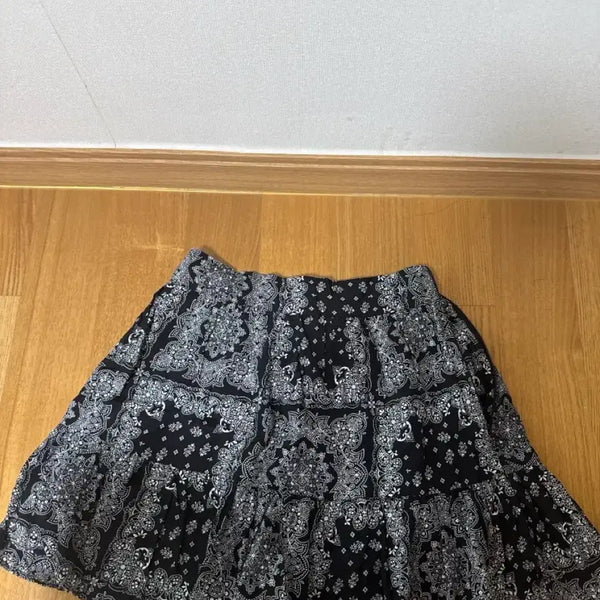 [BUNJANG] Bandana Pattern Skirt Shorts Black / 반다나 패턴 치마바지 블랙