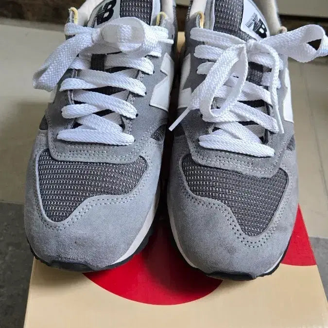 [BUNJANG] New Balance 990v1 Grey Sneakers / 265) 뉴발란스 990v1 그레이 운동화
