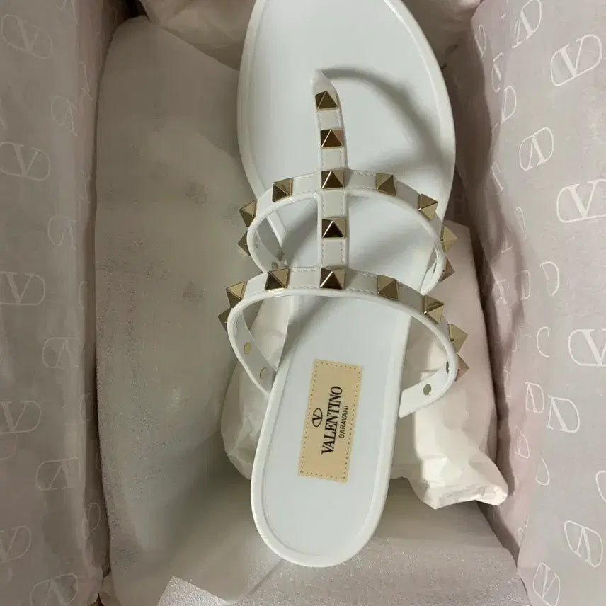 [BUNJANG] Valentino Rockstud Flip-Flops White / 착샷) 발렌티노 락스터드 플립플랍 쪼리 화이트