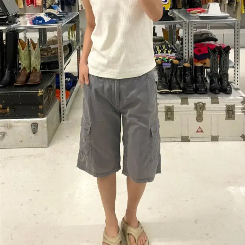 [BUNJANG] Levi's 2000s Black Batwing Label Cargo Bermuda Shorts / 2000년대 리바이스 카고 버뮤다