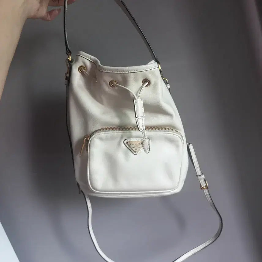 [BUNJANG] Prada Leather Bucket Bag White / 프라다 버킷백 가죽 화이트