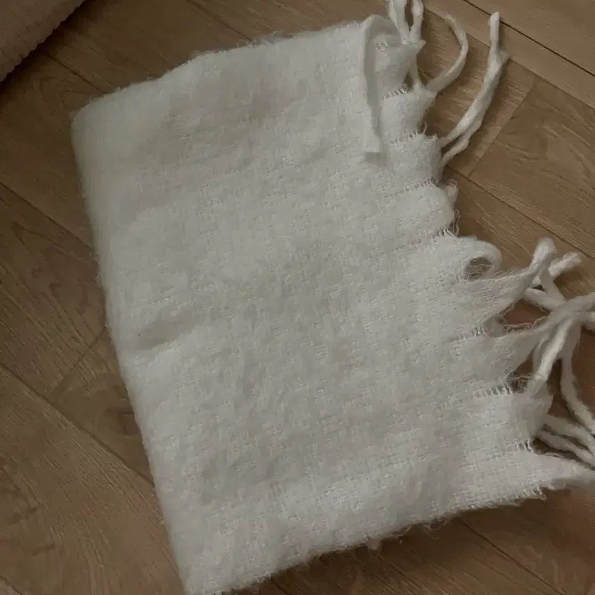 [BUNJANG] White Oversized Scarf / 포근한 흰색 오버사이즈 목도리 Free