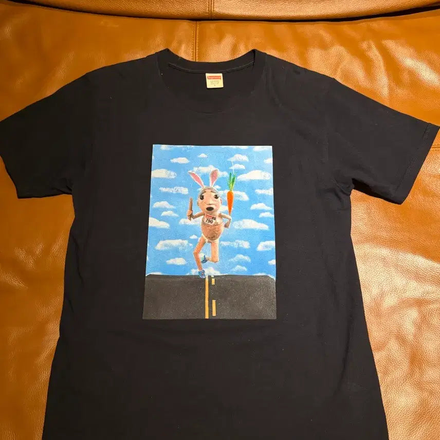 [BUNJANG] Supreme Mild Hill Rabbit Graphic T-Shirt Black / 슈프림 마일드 힐 토끼 그래픽 반팔티 블랙
