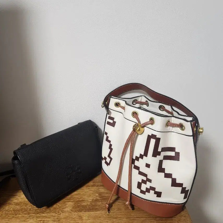 [BUNJANG] Tory Burch Pixel Design Bucket Crossbody Bag / 크로스 가방