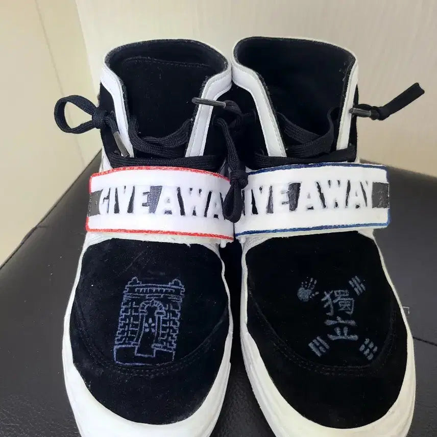 [BUNJANG] LAKAI Quantum Custom Sneakers Black & White (Size 265) / 라카이 커스텀 블랙앤화이트 스니커즈(사진참조. 설명필독)