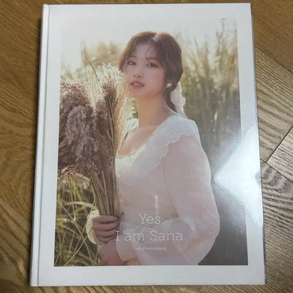 [BUNJANG] TWICE Sana Yes, I am Sana. Photobook (Sealed) / 트와이스 사나 포토북 Yes, I am Sana. 미개봉