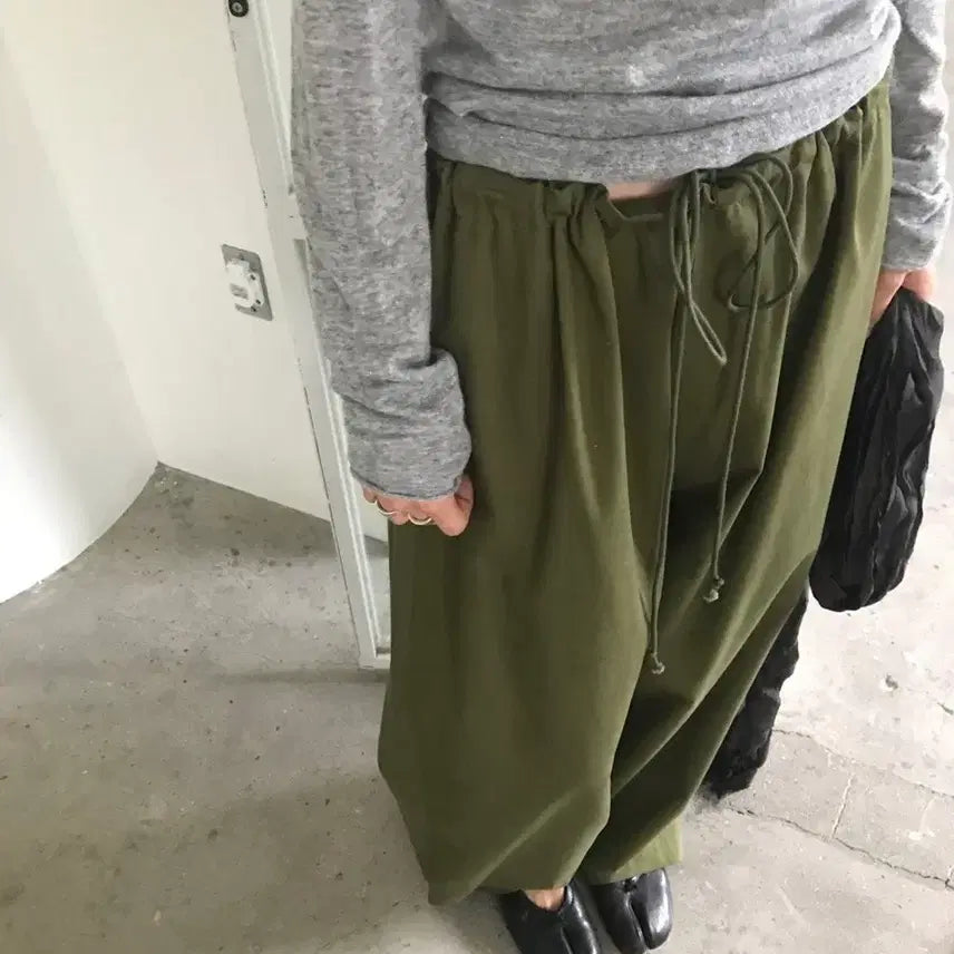 [BUNJANG] Markedly Deep Muse Arude Love Code You Khaki Khaki New Arrival / 마크들리 위아 딥뮤즈 아루드 러브코드유