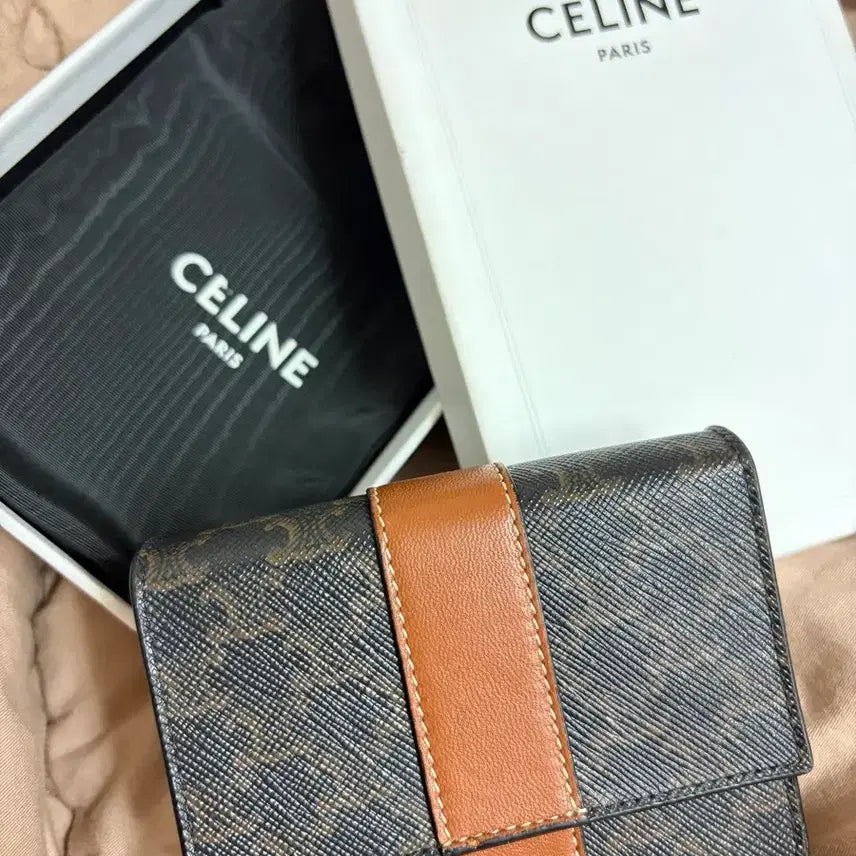 [BUNJANG] Celine Triomphe Small Tri-Fold Wallet Brown / 셀린느 트리옹프 스몰 트리폴드 지갑 브라운