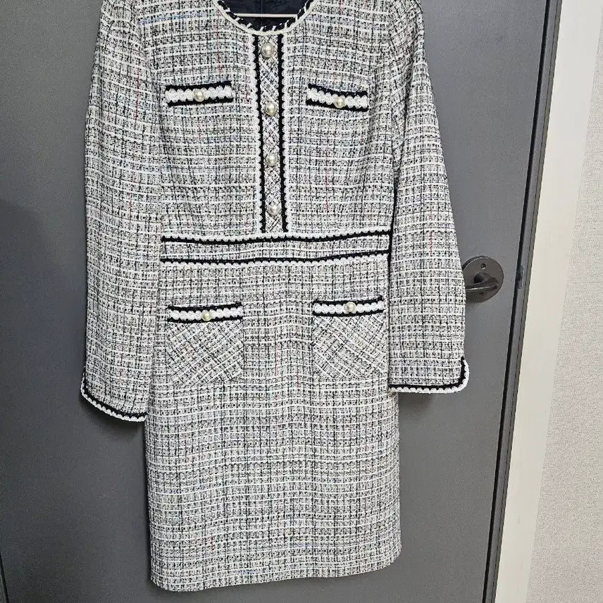 [BUNJANG] Contrast Pearl Button Tweed Dress / 트위드 원피스 배색 진주 버튼 폼42  총장90.5