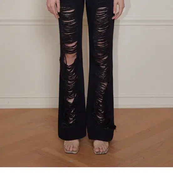 [BUNJANG] Bohemsew Open Destroyed Semi-Bootcut Black Jeans / 보헴서 OPEN DESTROYED SEMI-BOOTCUT, BLACK