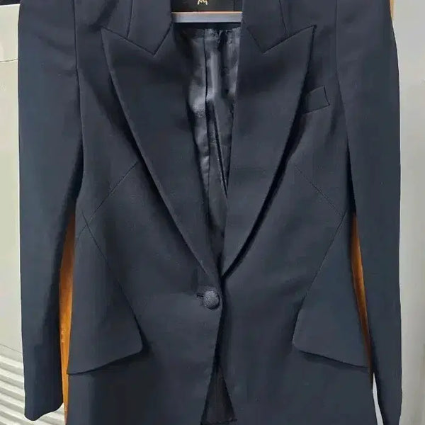 [BUNJANG] MCM Women's Black Jacket / MCM 여성자켓