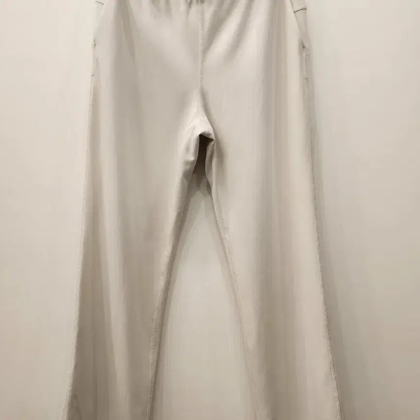 [BUNJANG] Lululemon Cream Wide Leg Slacks / 룰루레몬 크림색 와이드 슬랙스