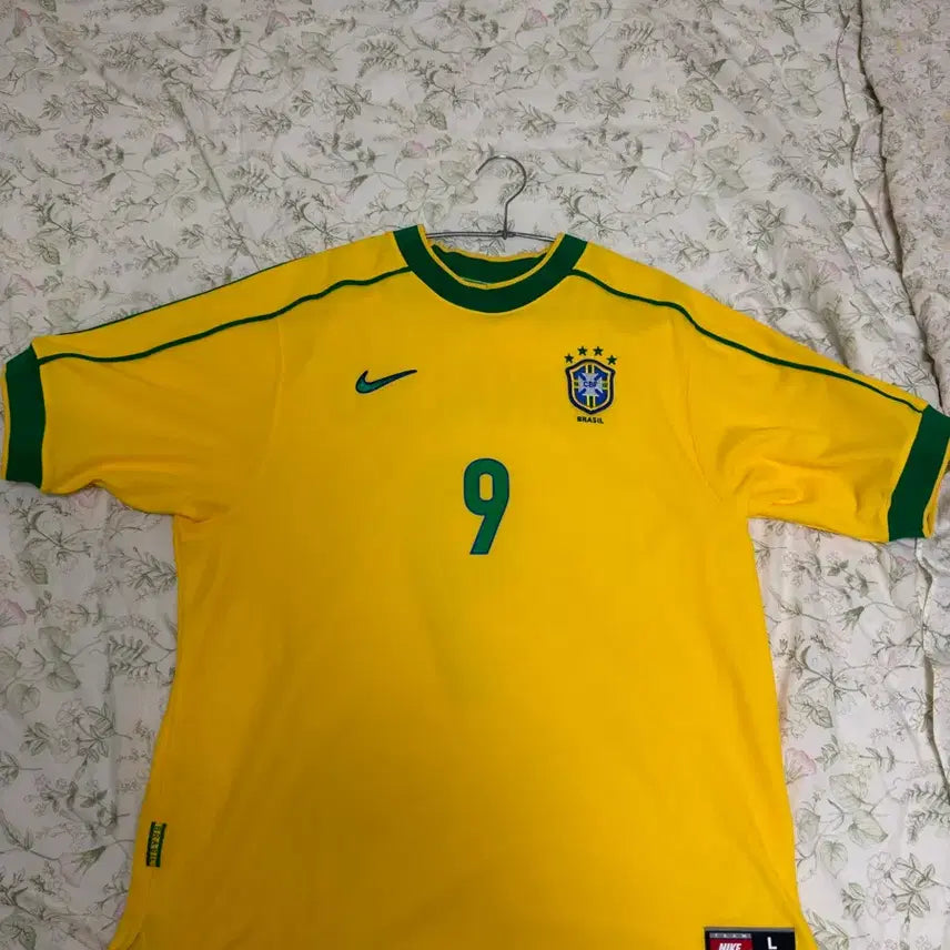 [BUNJANG] Brazil 1998 Home Replica Short Sleeve Jersey Ronaldo (Size L) / 1998 브라질 홈 리이슈 반팔 해외 L(105) No.9 호나우두 팝니다