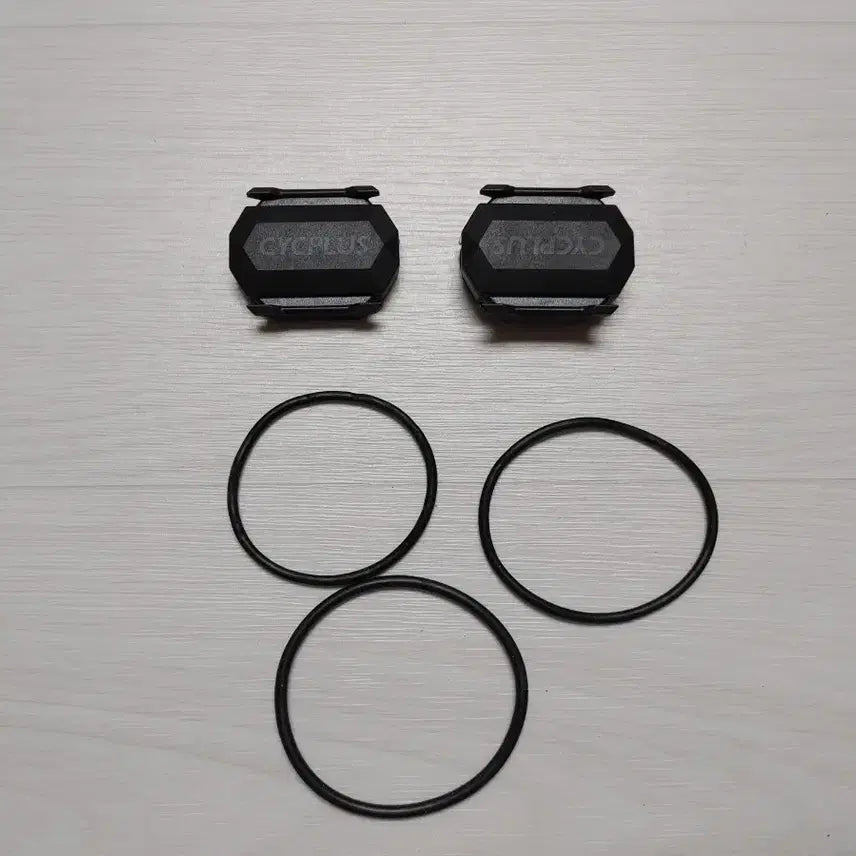 [BUNJANG] CyclePlus All-in-One Sensor (Cadence & Speed) - Bundle of 2 / A급) 싸이플러스 올인원센서 / (케이던스,속도) 일괄 2개 팝니다. ( 브라이튼,와후,가민등 호환가능) -(택포 3.5만)