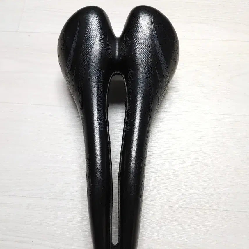 [BUNJANG] Selle SMP Extra Bicycle Saddle for Prostate Relief / 안장통에 좋은 셀레(selle) smp extra 전립선 자전거 안장 팔아요. (택포 3.3만)