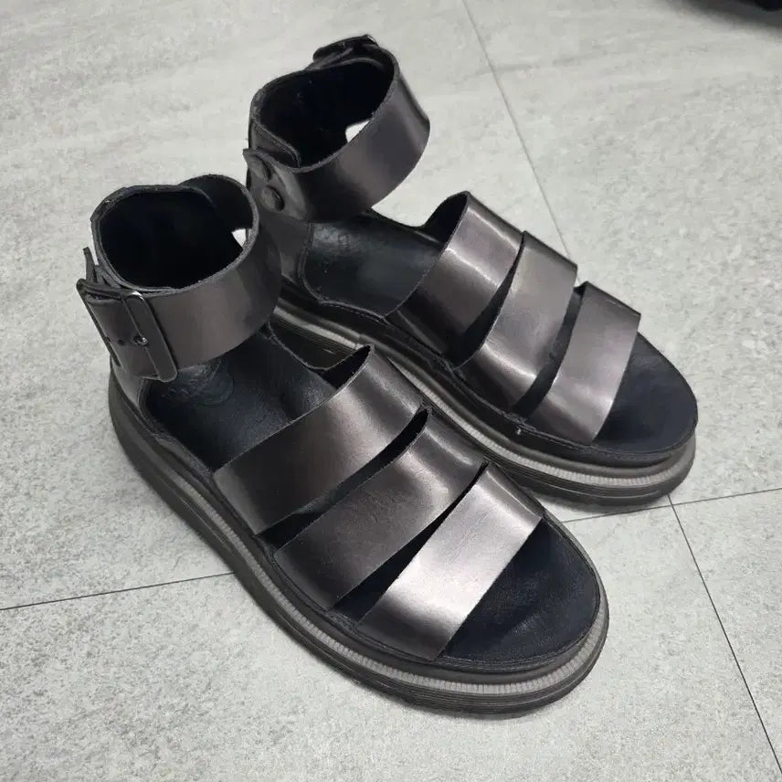 [BUNJANG] Dr. Martens Clarissa Metallic Sandals / 닥터마틴 클라리사 메탈릭 샌들 (UK3 / 225~230mm추천)