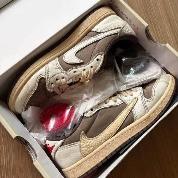 [BUNJANG] Nike Travis Scott Sneaker / 나이키 트래비스스캇 220