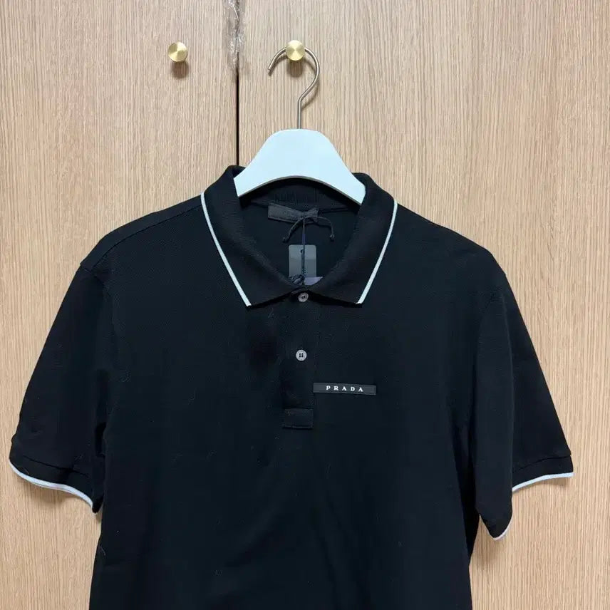 [BUNJANG] Prada Black Collar T-Shirt SJN256 / [L] 프라다 카라티 블랙 SJN256