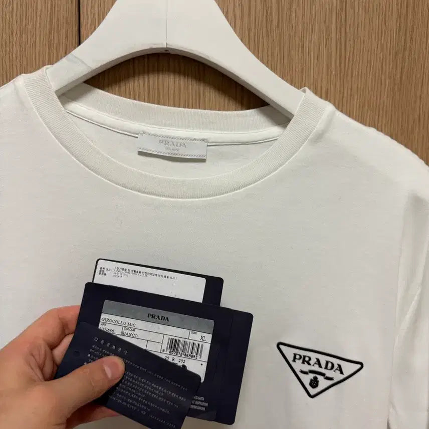 [BUNJANG] Prada Short Sleeve T-Shirt White XL / [XL] 프라다 반팔티 화이트 UJN656