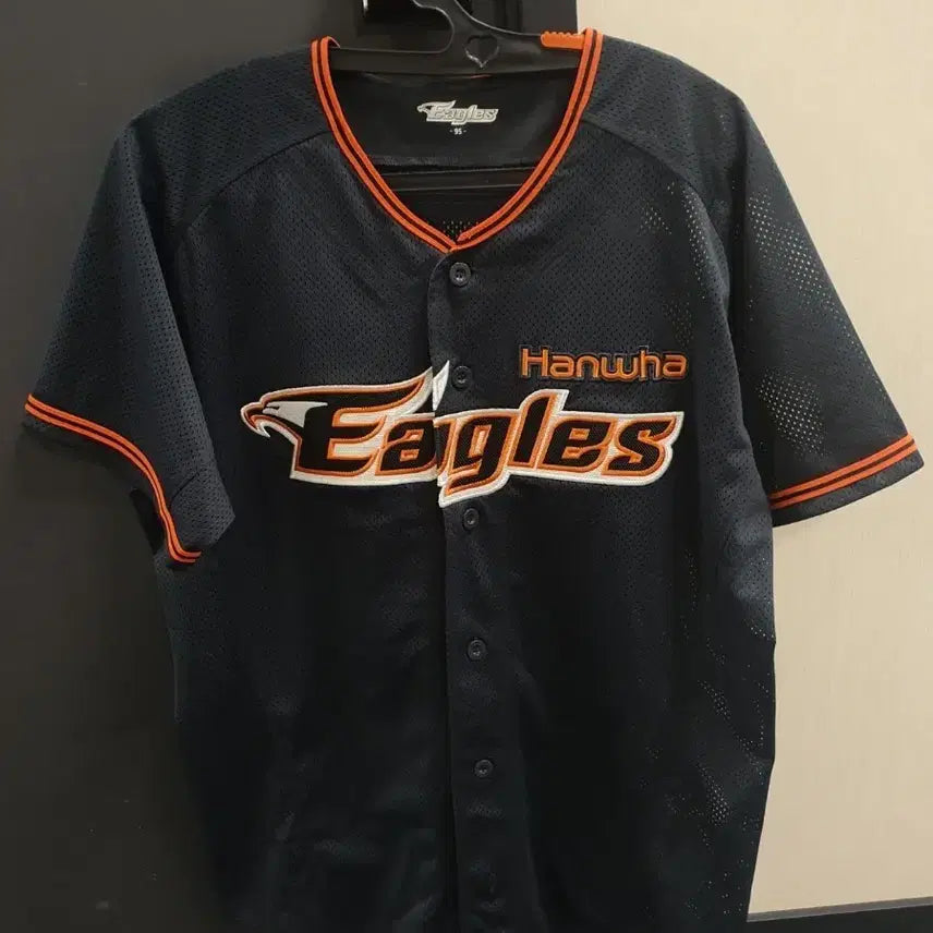 [BUNJANG] Hanwha Eagles Baseball Team Dark Navy Away Replica Jersey (95/M) - Jang Min-jae / 한화이글스 유니폼 95사이즈 장민재 마킹 팝니다KBO 리그 한화 이글스의 시크하고 무게감 있는 다크 네이비 컬러 원정 오피셜 유니폼입니다