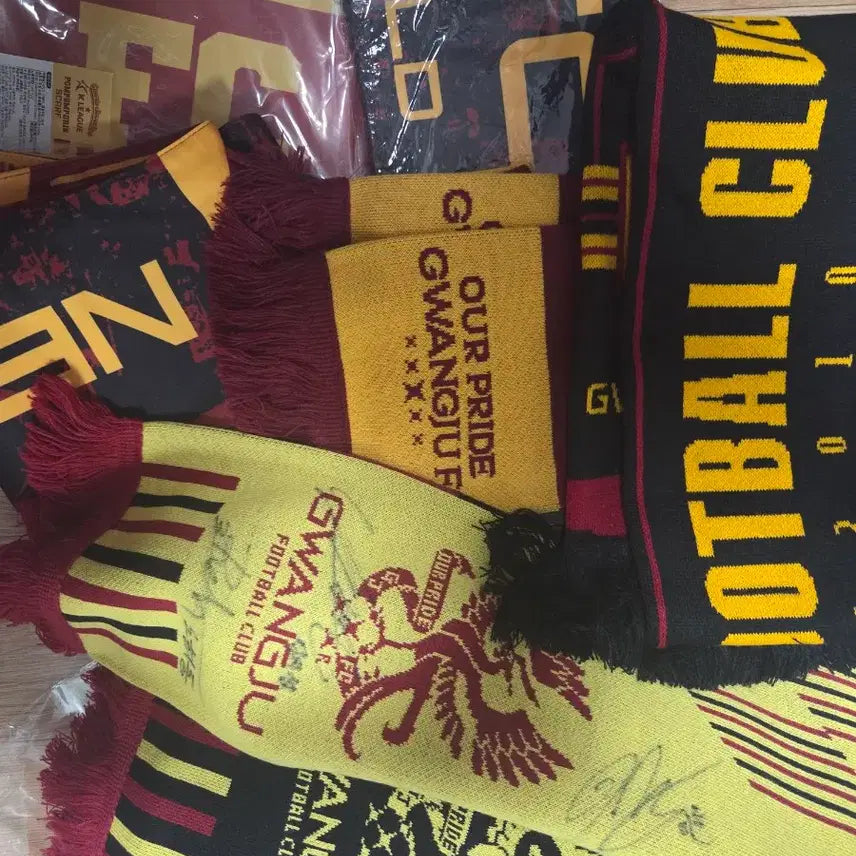 [BUNJANG] Gwangju FC Muffler Bundle Set (7 items) / (미사용제품포함)광주fc 머플러 7개 일괄판매(친필사인머플러, 폼폼푸린 등 포함)