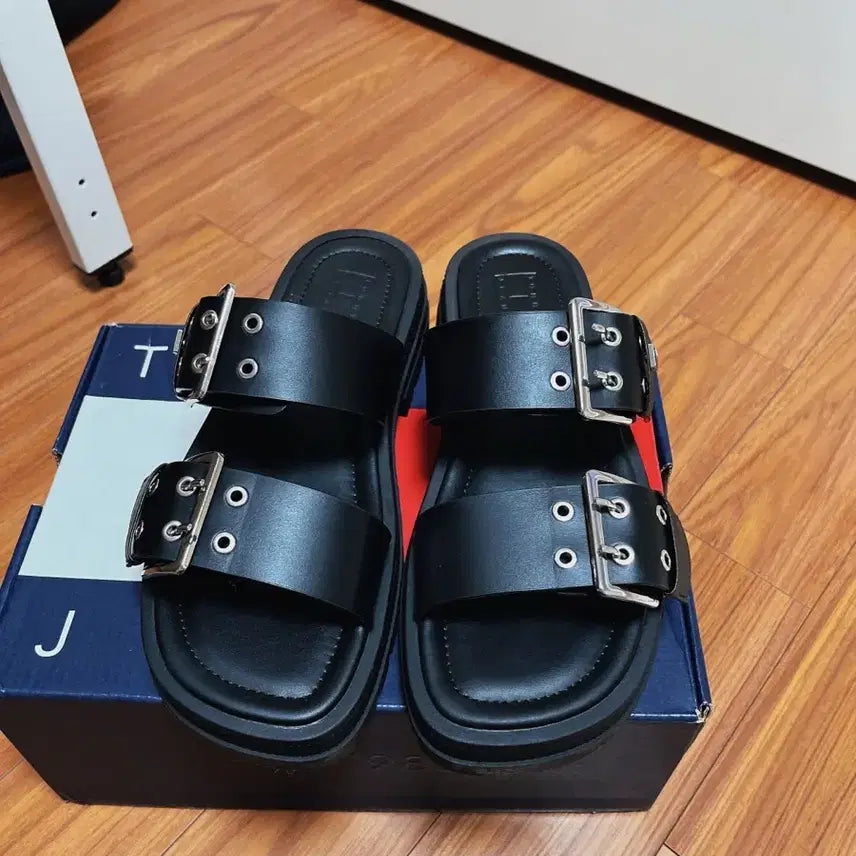 [BUNJANG] Tommy Hilfiger Black Buckle Strap Slippers Sandals (245) / 타미힐피거 블랙 버클 스트랩  슬리퍼 샌들 245