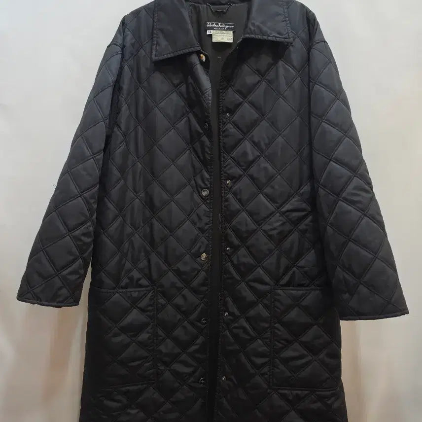 [BUNJANG] Salvatore Ferragamo Diamond Quilted Long Coat / (정품)페라가모 여성 다이아 퀼팅 블랙 롱 코트