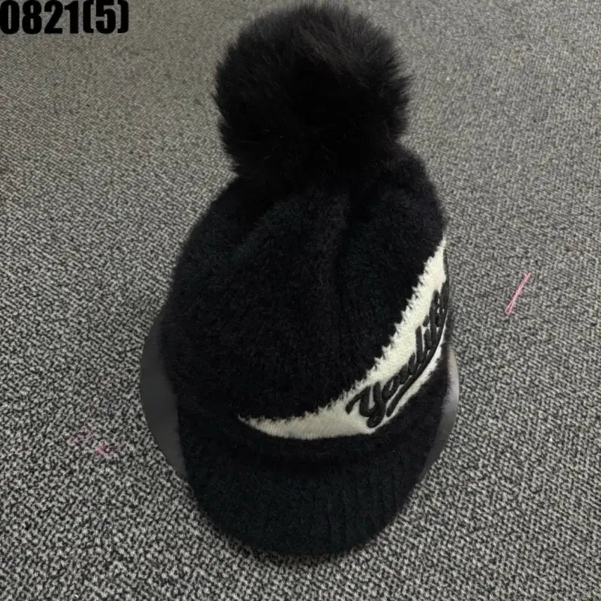 [BUNJANG] Black Angora Pom-Pom Beanie / 블랙 앙고라 털 방울 비니