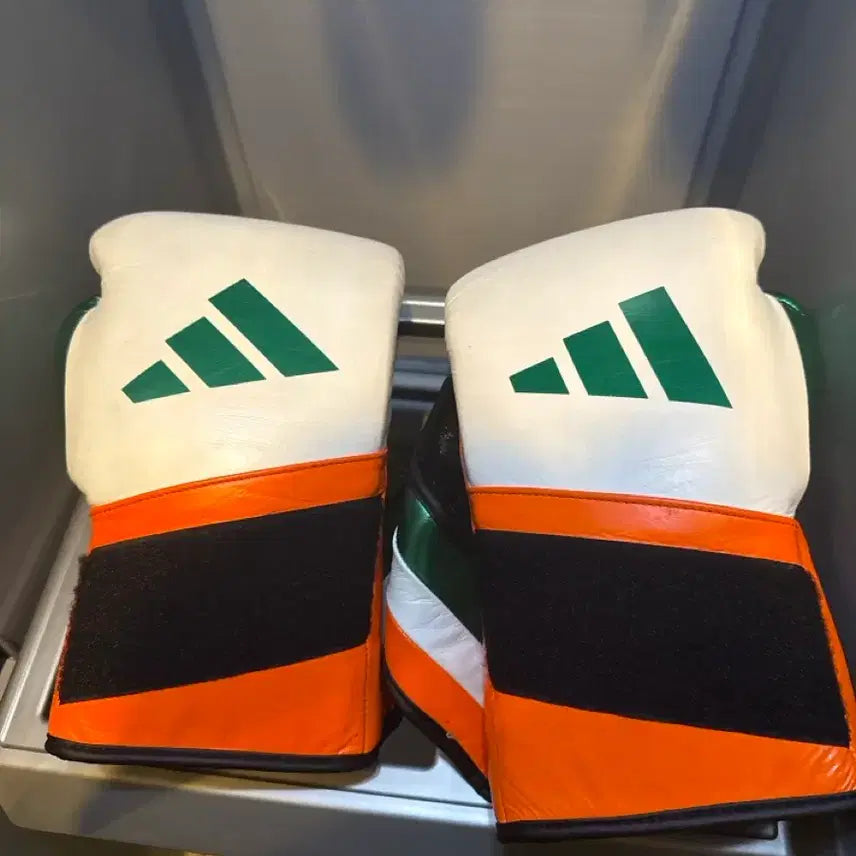 [BUNJANG] Adidas McGregor Edition Boxing Gloves / 아디다스 복싱글러브 맥그리거 에디션 팝니다.