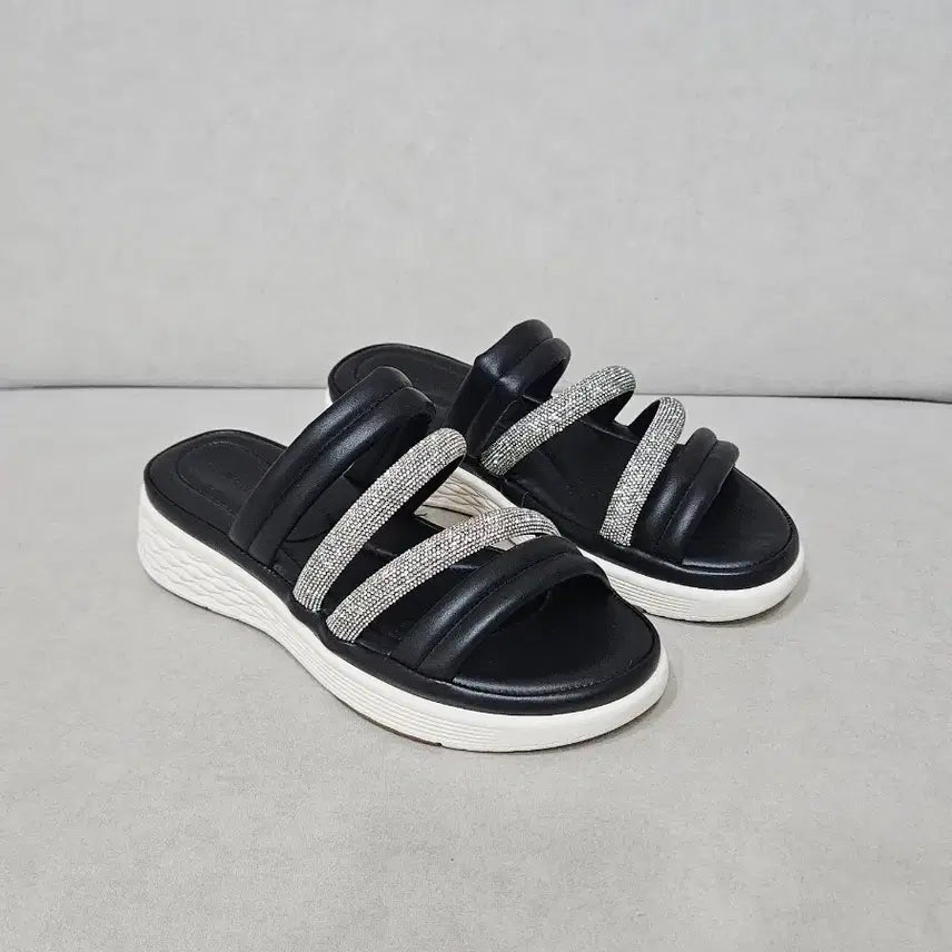 [BUNJANG] Genuine Leather Cubic Embellished Ultra-Lightweight Slippers (Black, Size 230) / 새상품 소가죽 큐빅장식 초경량 슬리퍼 230