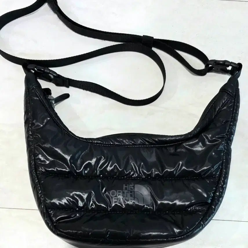 [BUNJANG] The North Face Padded Hobo Mini Bag (Black) / [정품] 노스페이스 패딩 뉴 호보백 미니 (블랙)