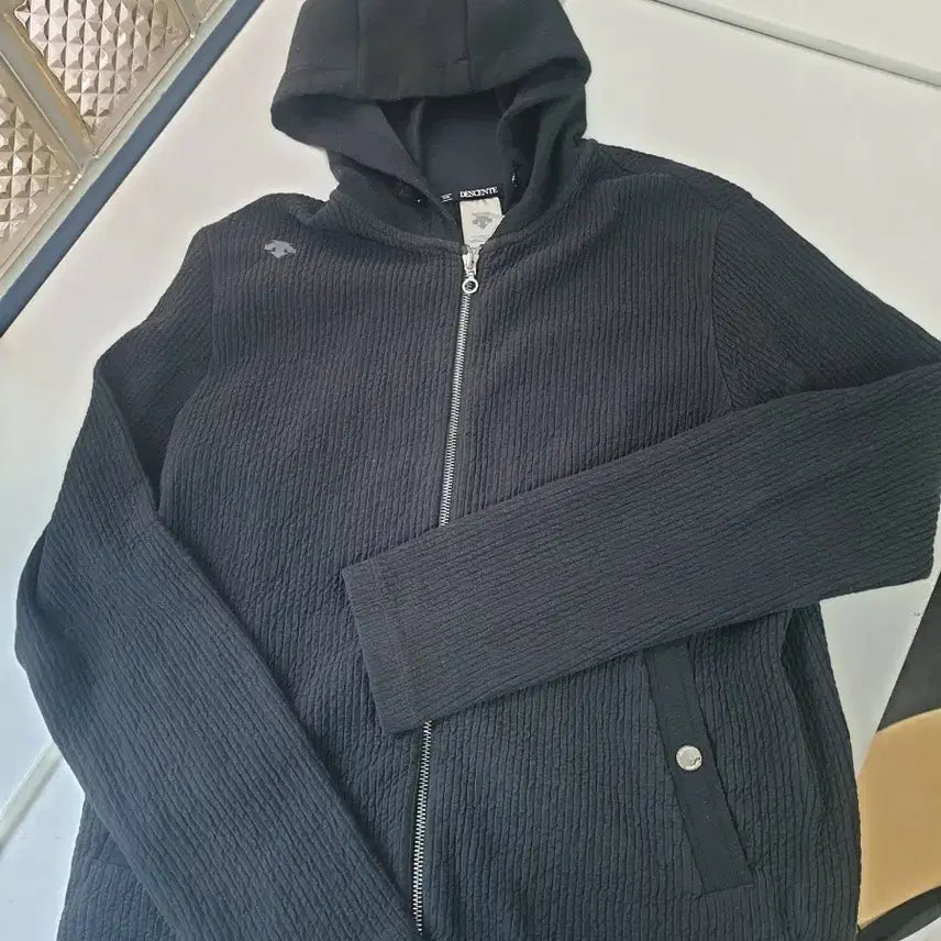 [BUNJANG] Descente & L.CASTEL Zip-Up Hoodie / 데상트 후드 집업 블랙, 루이까스텔