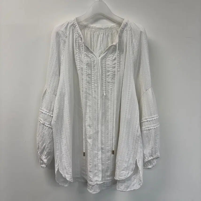 [BUNJANG] The Edge White Perforated Blouse / 더엣지 화이트 펀칭 블라우스 77 ㅡ0821
