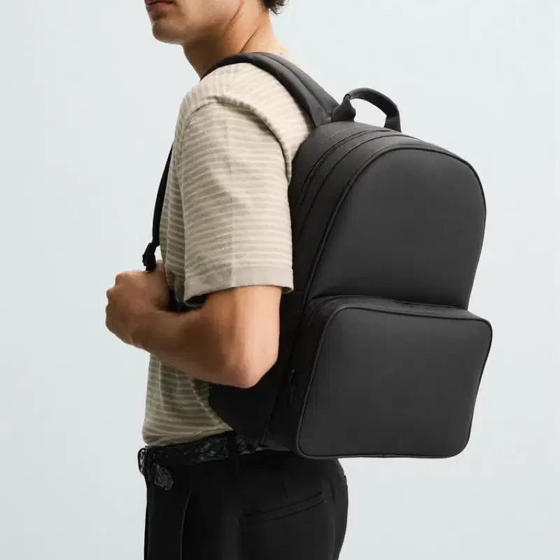 [BUNJANG] Zara Textured Rubber Backpack Black / 자라 질감 러버 백팩 블랙