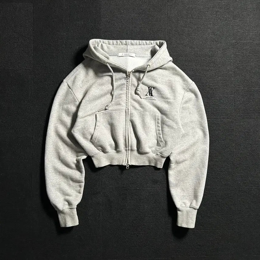 [BUNJANG] Vivacious Grey Embroidered Logo Cropped Hooded Zip-Up / 비바셔스 그레이 자수로고 크롭 후드집업