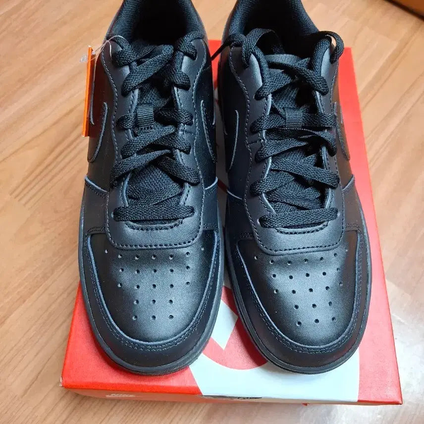 [BUNJANG] Nike Court Borough Low 2 Black Sneakers (Size 230, 240) / 나이키코트버로우로우2블랙(사이즈230,240)