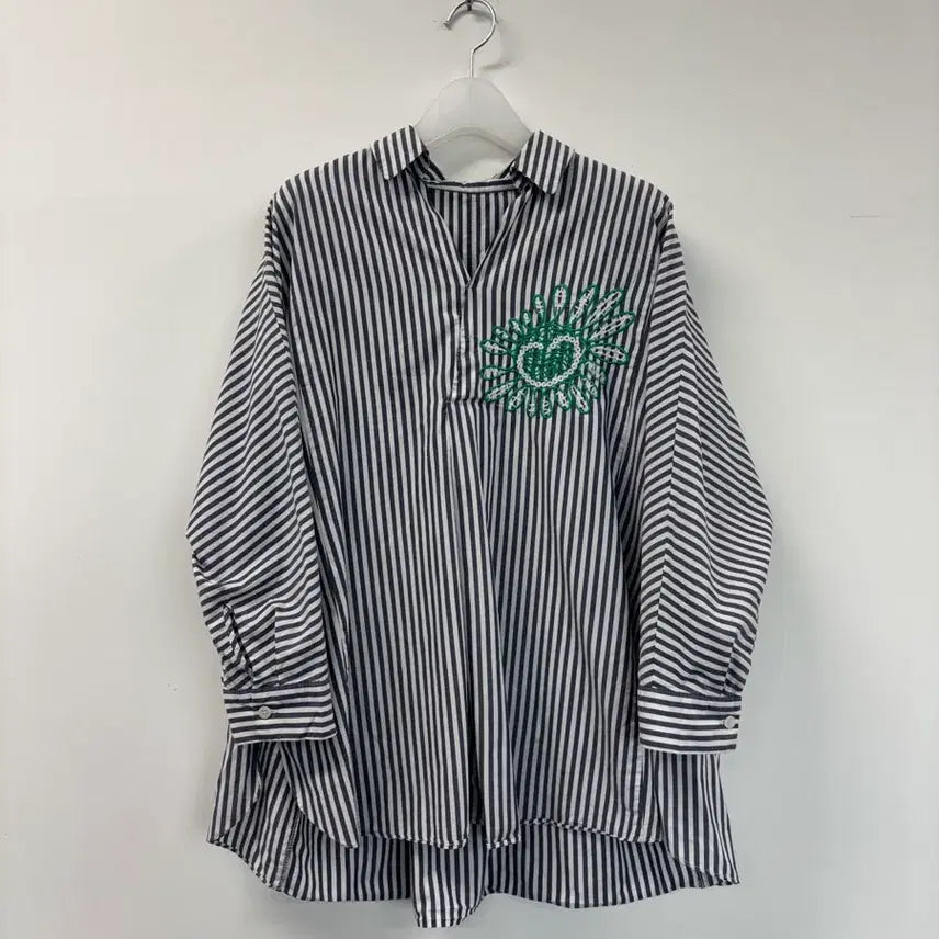 [BUNJANG] Green Floral Embroidered Striped Blouse (Size 55-88) / 스트라이프 그린 꽃 자수 블라우스 55-88 ㅡ0821