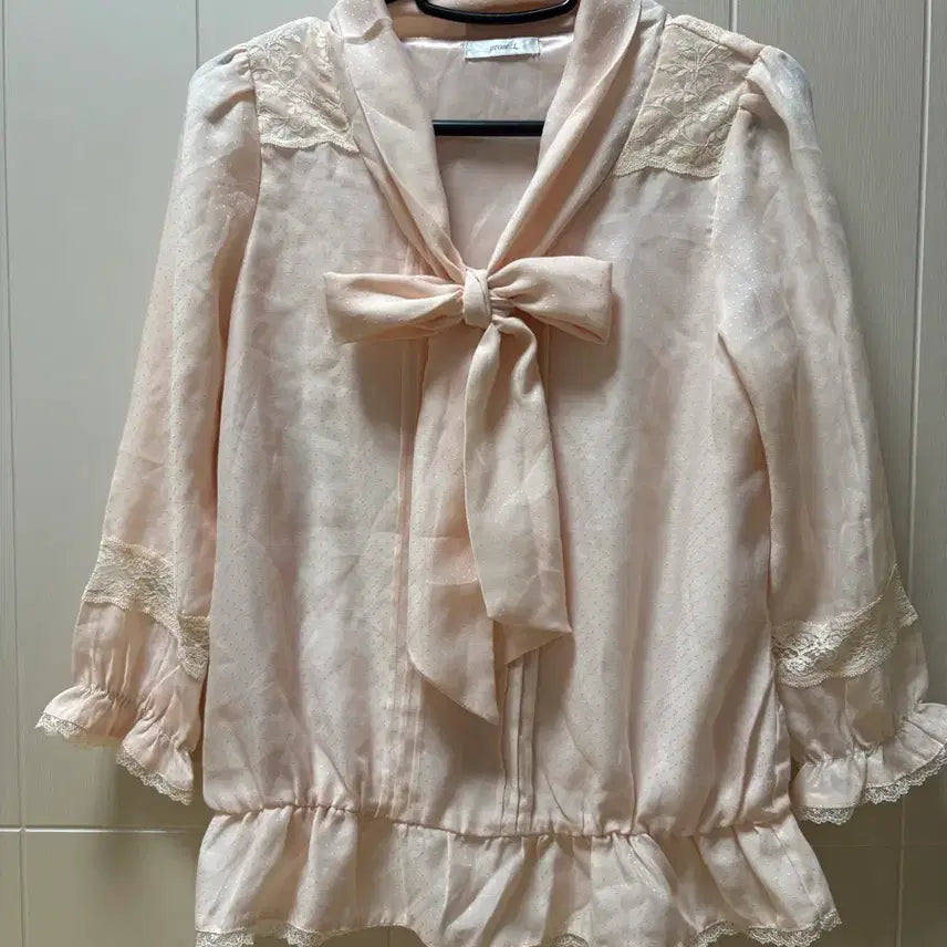 [BUNJANG] PRONT'I Frill Lace Peach Ribbon Tie Blouse (Size M) / PRONT'I 프릴 레이스 피치 리본 타이 블라우스 M 사이즈