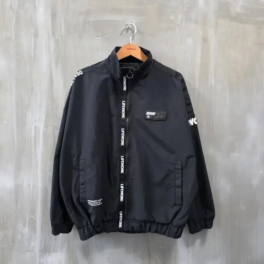 [BUNJANG] Life Work High Neck Graphic Jumper (Men's M) / 라이프워크 하이넥 그래픽 점퍼/남성(M)/ST3924