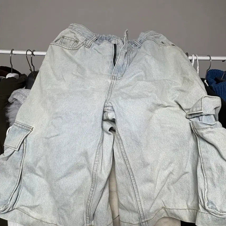 [BUNJANG] Denim Cargo Shorts Light Blue Wash / 데님 카고 반바지 연청