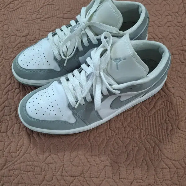 [BUNJANG] Nike Air Jordan 1 Low Women's White Wolf Grey Sneakers (DC0774-105) / 나이키 조던1 로우 W 화이트 울프 그레이 운동화 [3102]