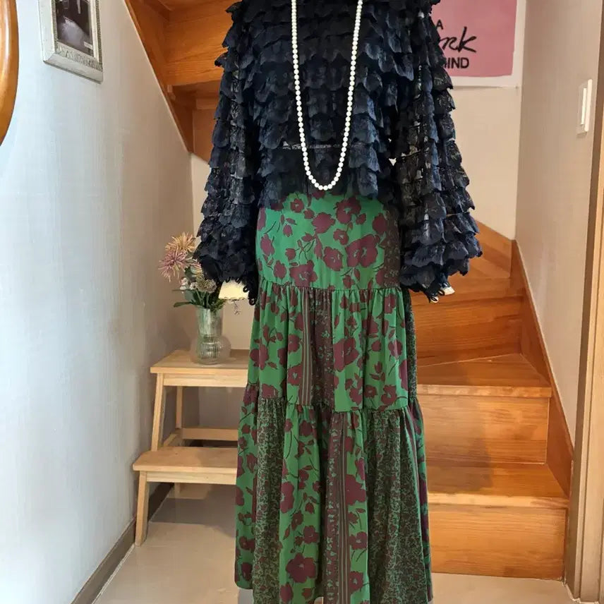 [BUNJANG] Black Lace Frill Top & Flower Pattern Long Skirt Set / 블랙 레이스 프릴 탑 & 플라워 패턴 롱 스커트